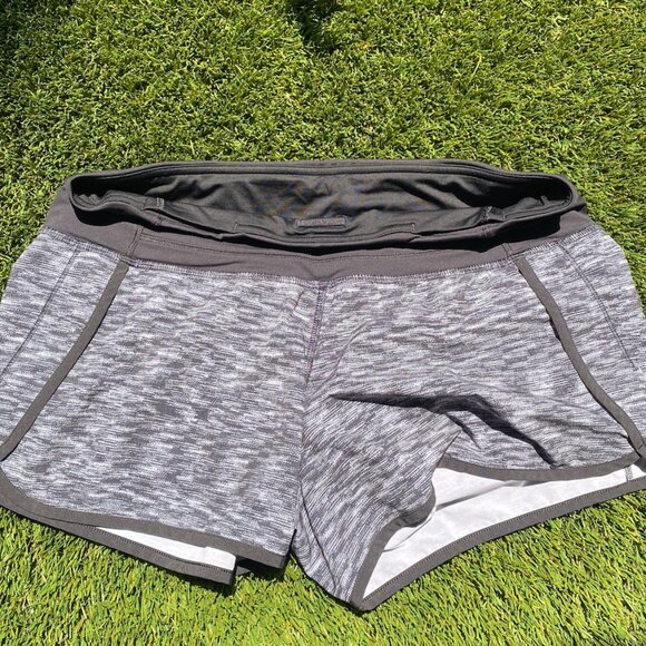Lululemon Speed nUp 2.5inch Black and Grey Short - Picture 4 of 5